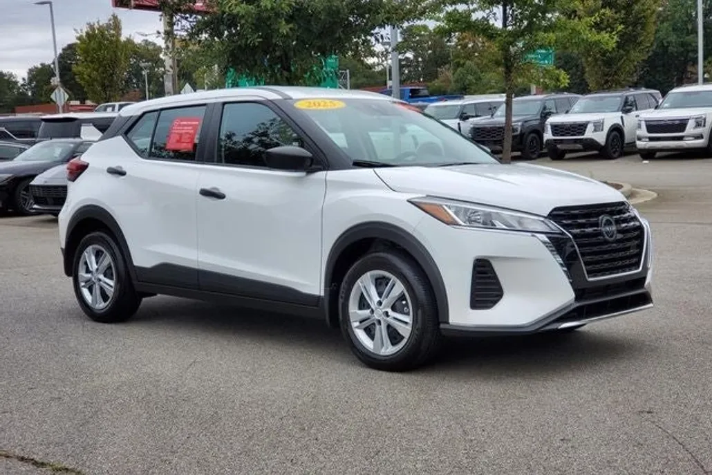 2025 Nissan Kicks Play S photo 1