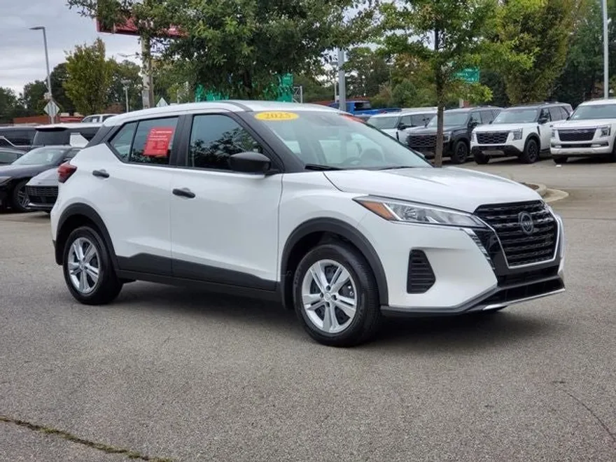 2025 Nissan Kicks Play S photo 1