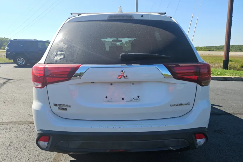 2018 Mitsubishi Outlander SE photo 1