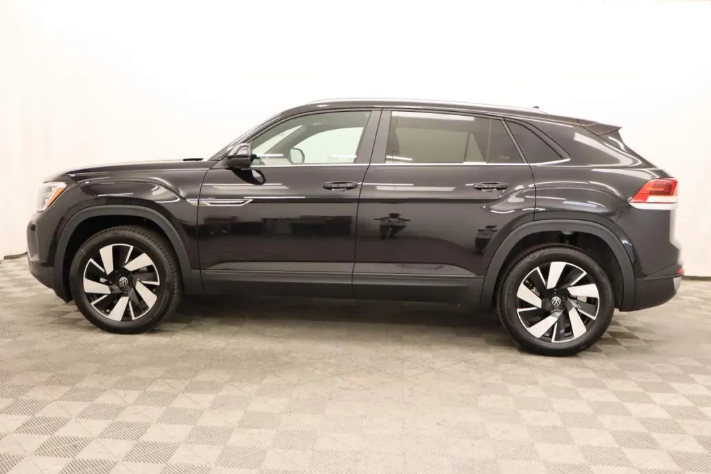 2026 Volkswagen Atlas Cross Sport SE Technology photo 1