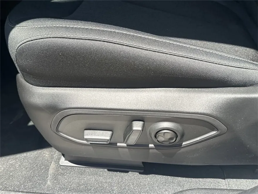2025 Jeep Grand Cherokee Laredo photo 16