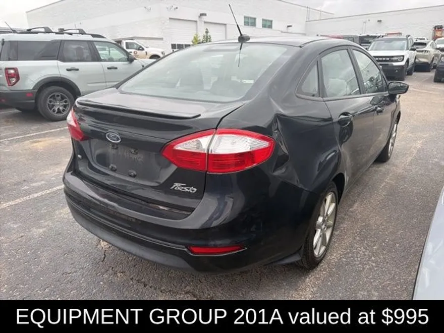 2015 Ford Fiesta SE photo 1
