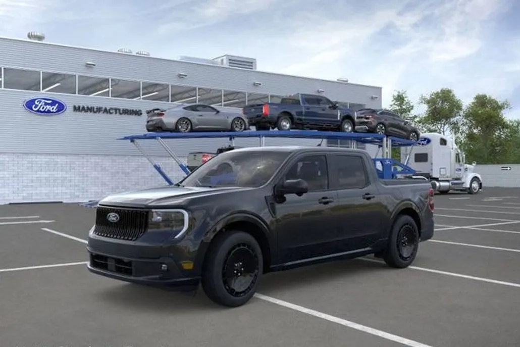 2025 Ford Maverick photo 1