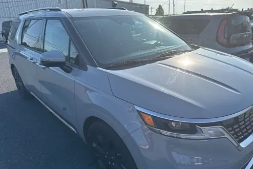 2024 Kia Carnival SX photo 3