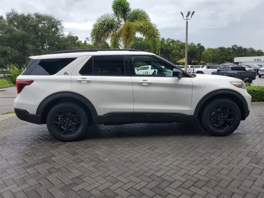 2022 Ford Explorer Timberline photo 1