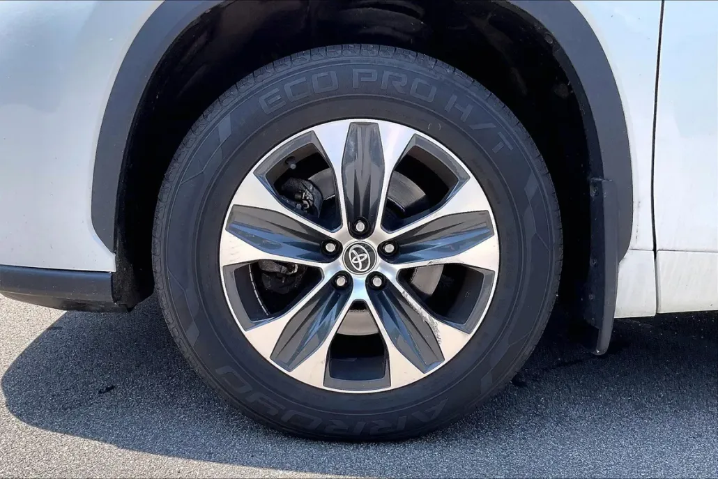 2022 Toyota Highlander XLE photo 1