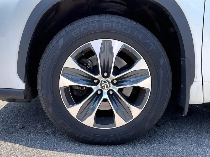 2022 Toyota Highlander XLE photo 1