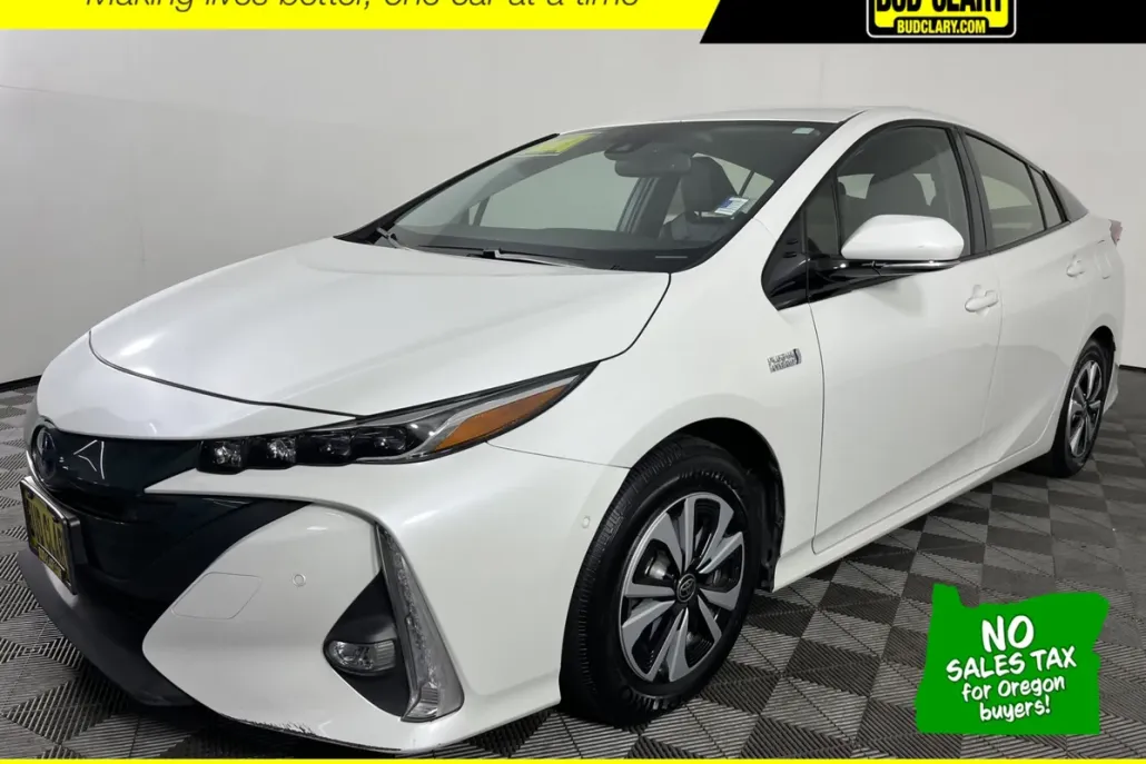2017 Toyota Prius Prime Plus photo 1
