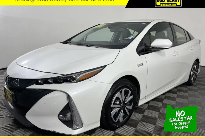 2017 Toyota Prius Prime Plus photo 1