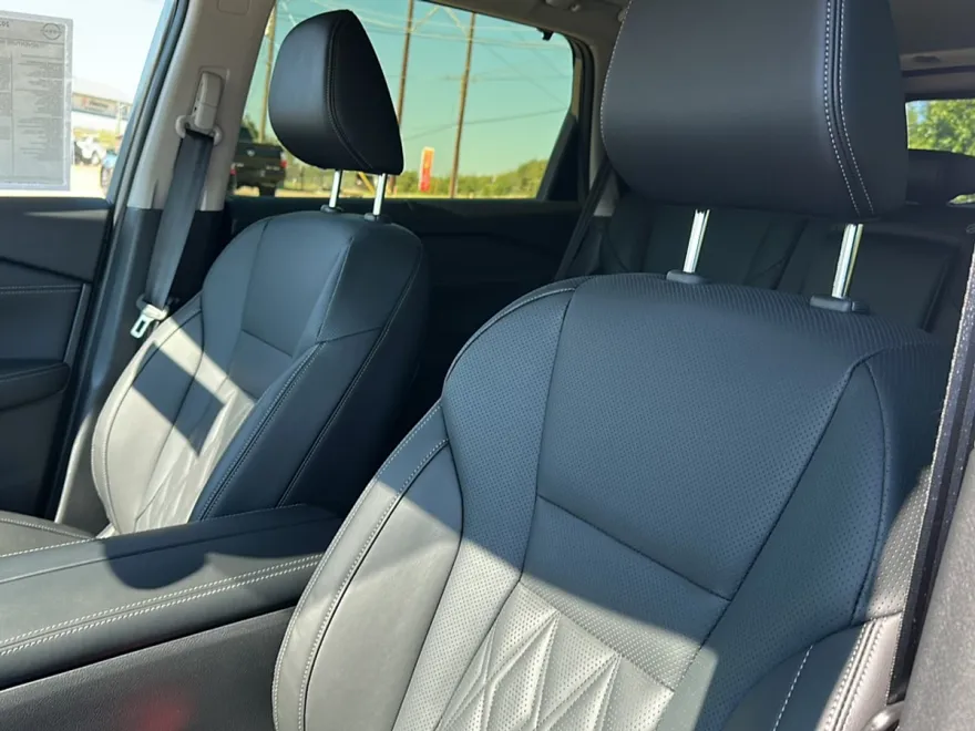 2026 Nissan Rogue Platinum photo 1