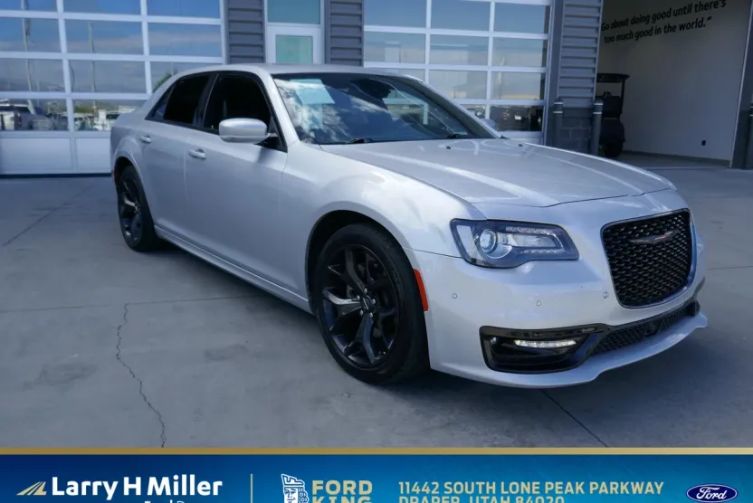 2021 Chrysler 300 photo 1