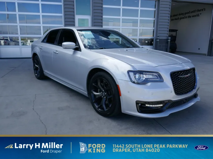 2021 Chrysler 300 photo 1