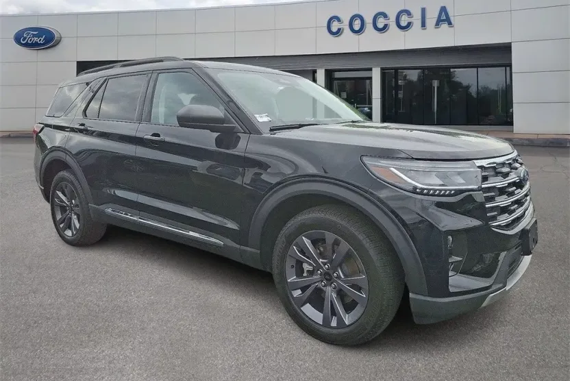 2025 Ford Explorer photo 1