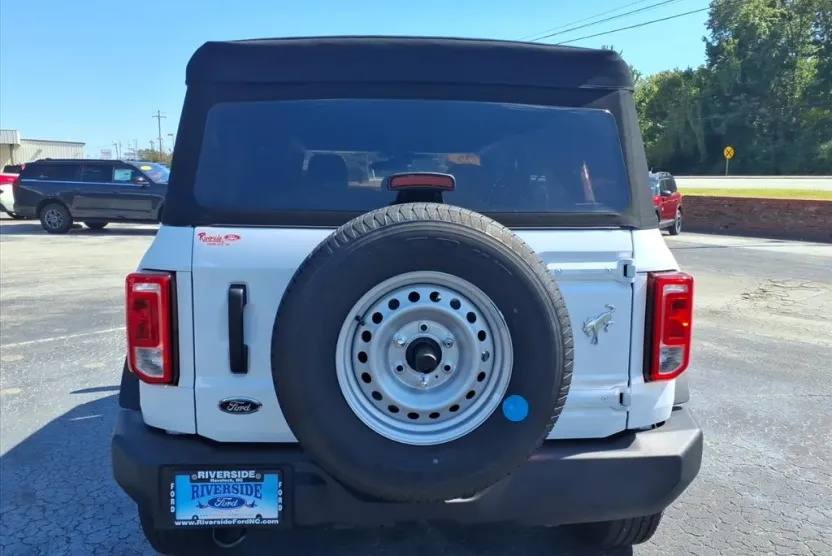 2025 Ford Bronco Base photo 1