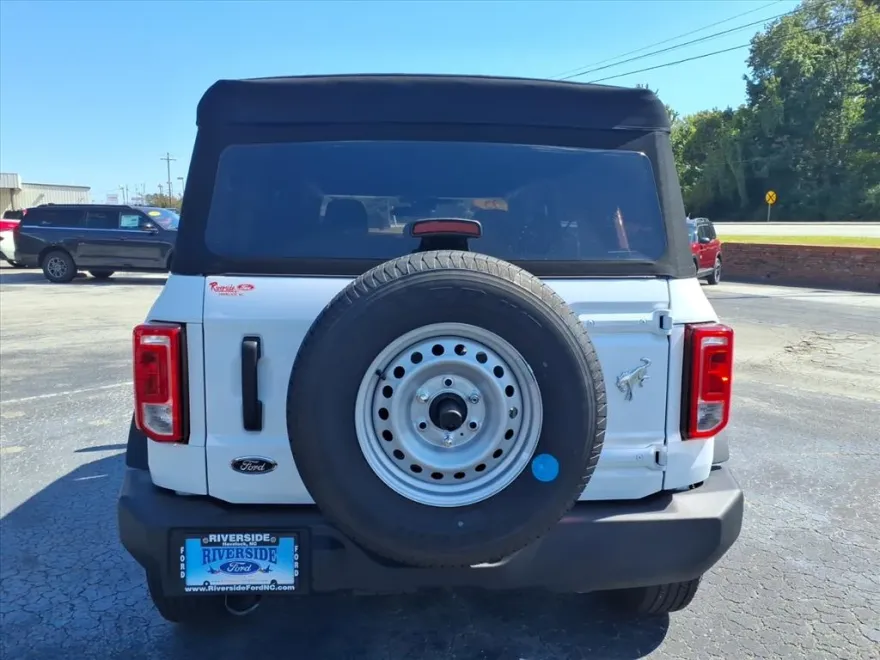 2025 Ford Bronco Base photo 1