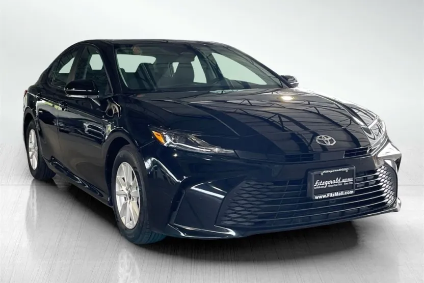 2025 Toyota Camry LE photo 1