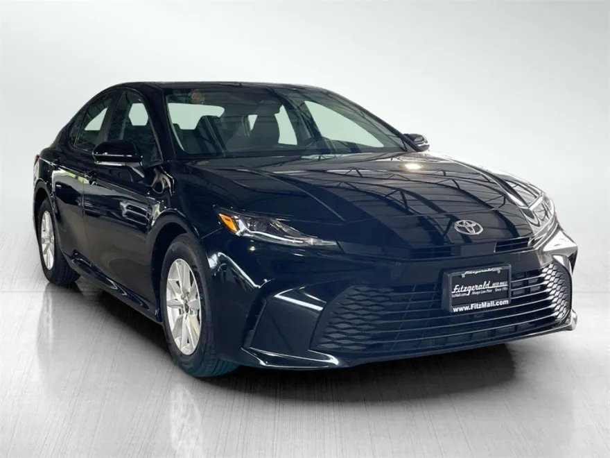 2025 Toyota Camry LE photo 1