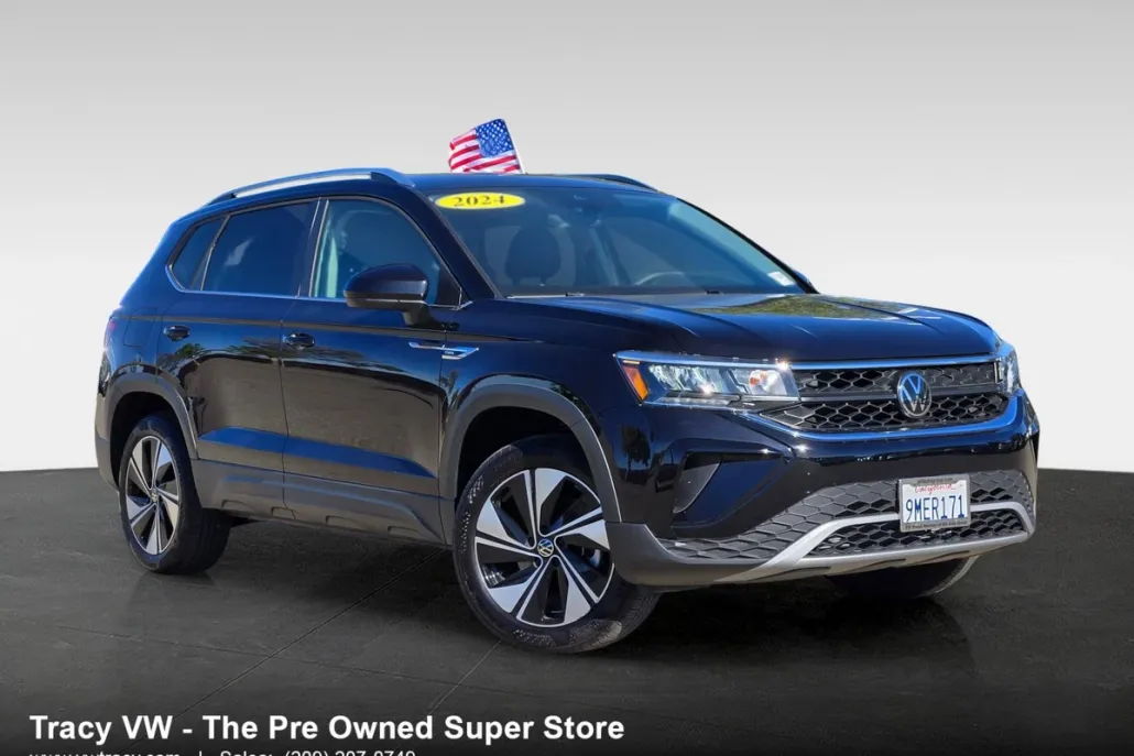 2024 Volkswagen Taos SE photo 1