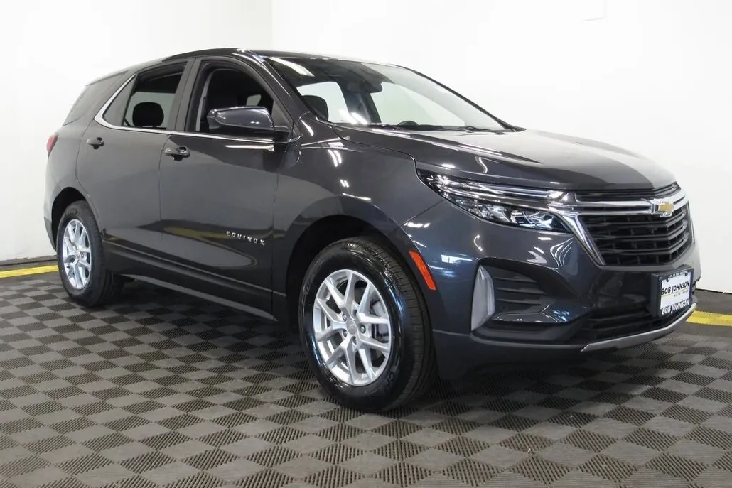 2022 Chevrolet Equinox LT photo 1