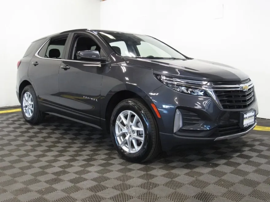 2022 Chevrolet Equinox LT photo 1