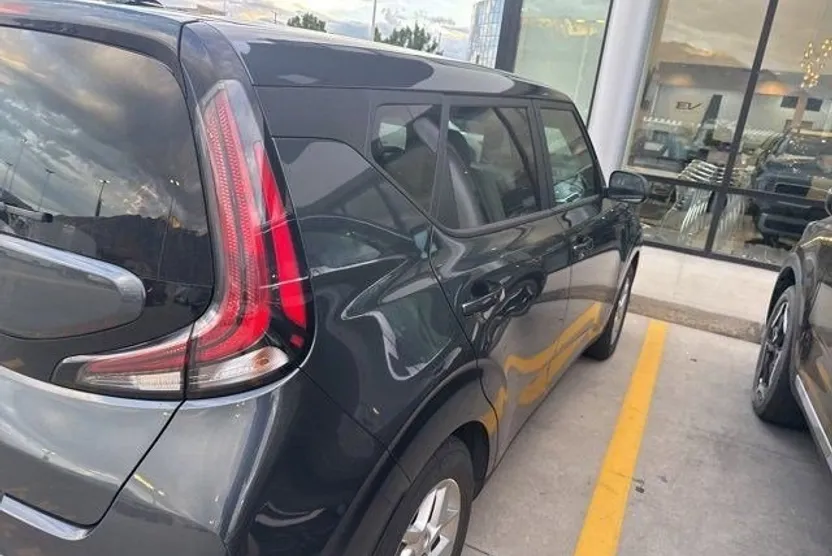 2023 Kia Soul LX photo 1