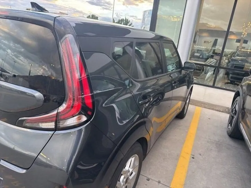 2023 Kia Soul LX photo 1