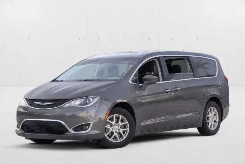 2020 Chrysler Pacifica Touring photo 1