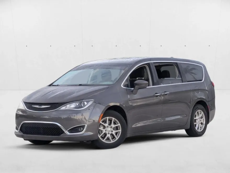 2020 Chrysler Pacifica Touring photo 1