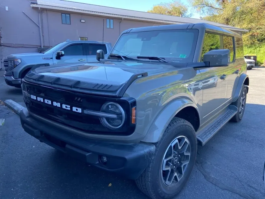 2025 Ford Bronco Outer Banks photo 1