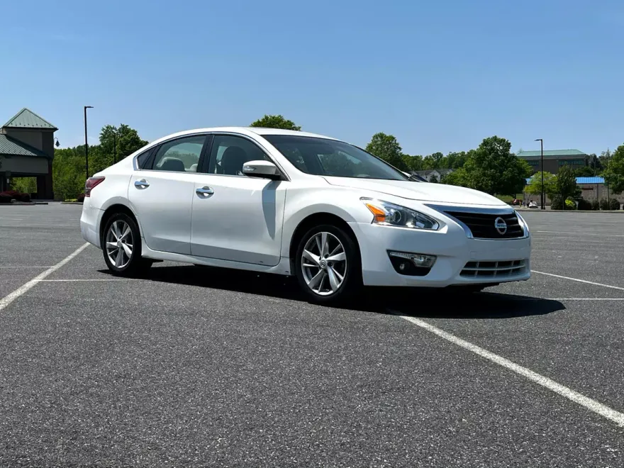 2013 Nissan Altima 2.5 SV photo 1