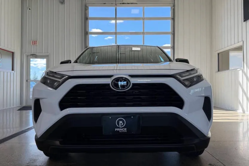 2024 Toyota RAV4 LE photo 1
