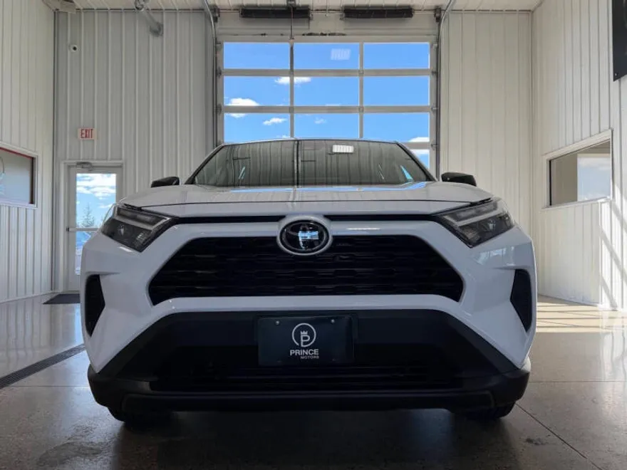 2024 Toyota RAV4 LE photo 1