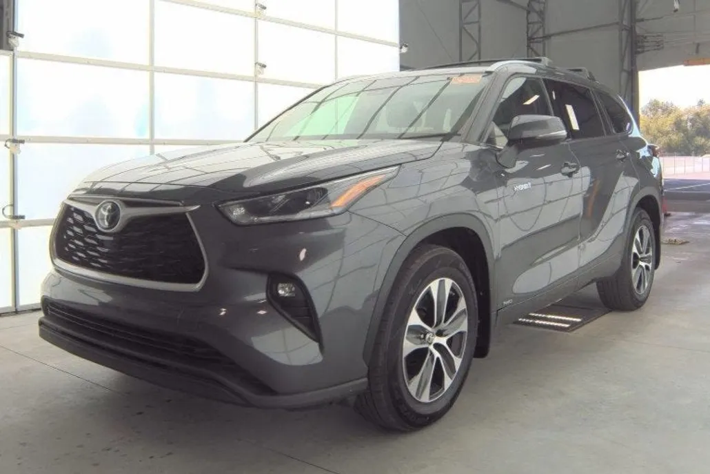 2021 Toyota Highlander Hybrid XLE photo 1