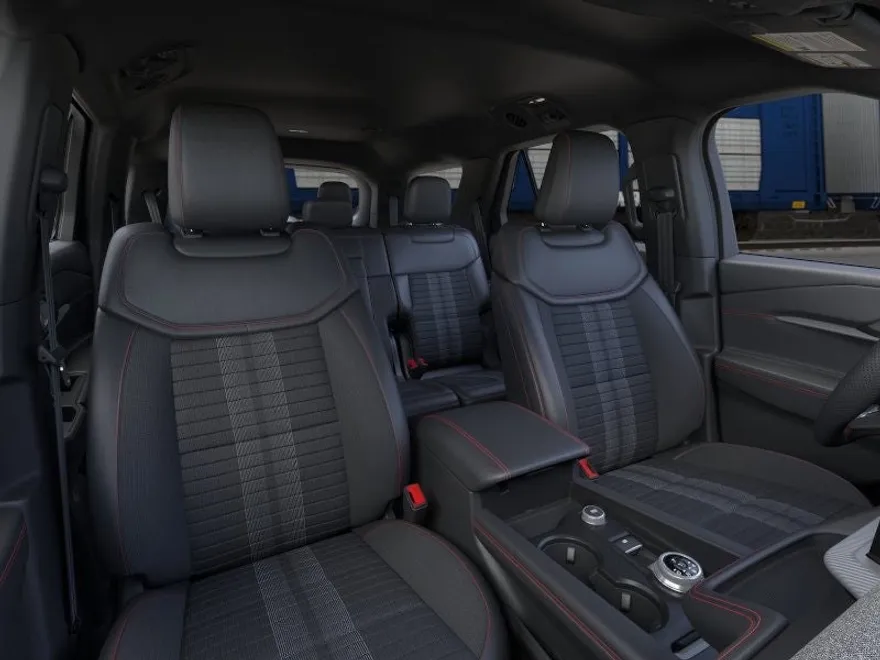 2025 Ford Explorer ST-Line photo 1