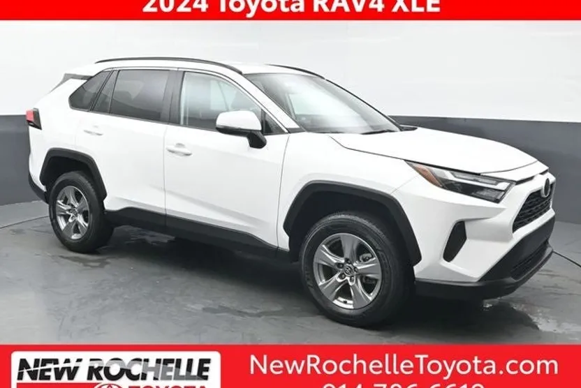 2024 Toyota RAV4 XLE photo 1