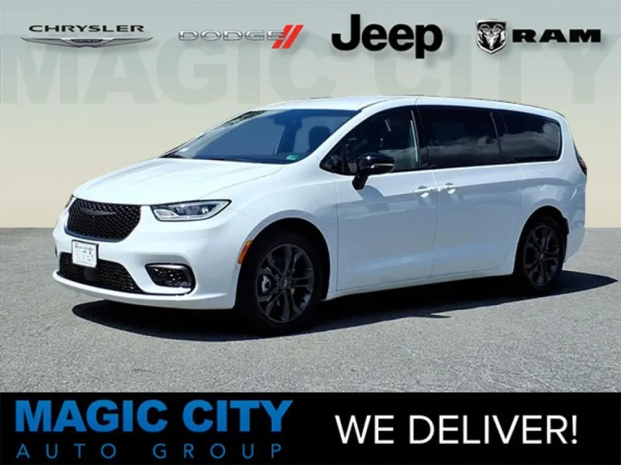 2026 Chrysler Pacifica photo 1