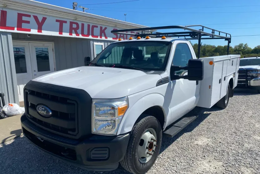 2016 Ford F-350 XL photo 1