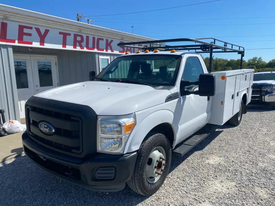 2016 Ford F-350 XL photo 1