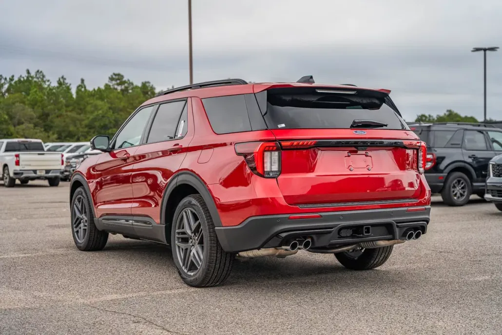2025 Ford Explorer ST photo 1