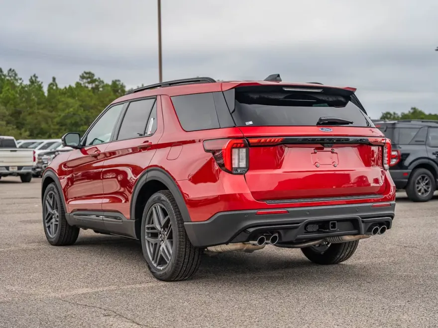 2025 Ford Explorer ST photo 1
