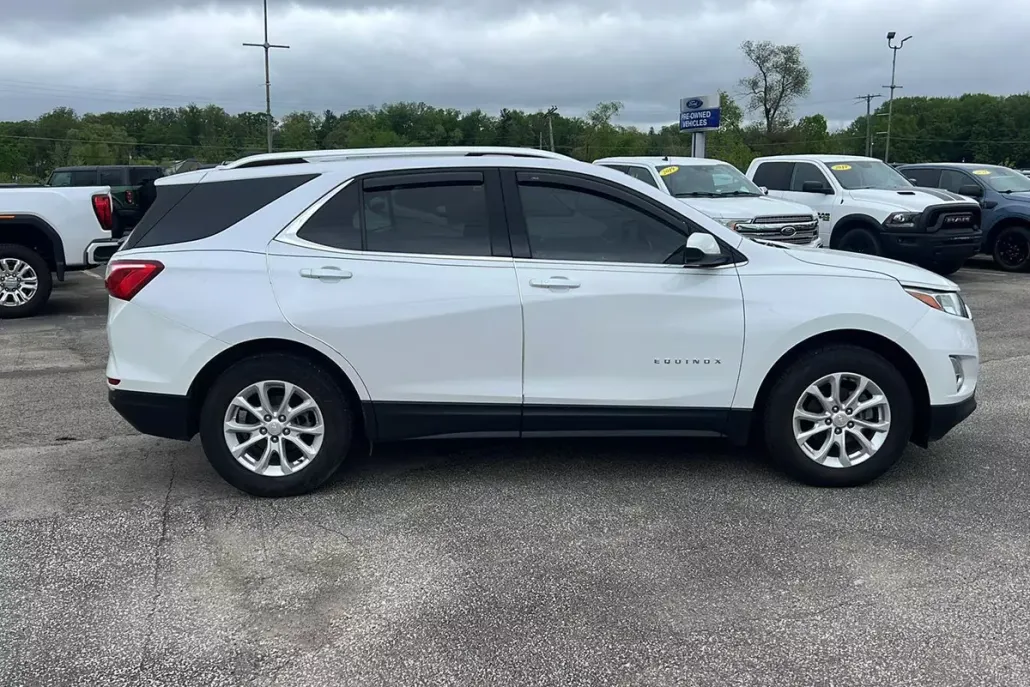 2020 Chevrolet Equinox LT photo 1
