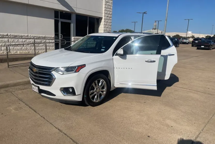 2019 Chevrolet Traverse High Country RS photo 1