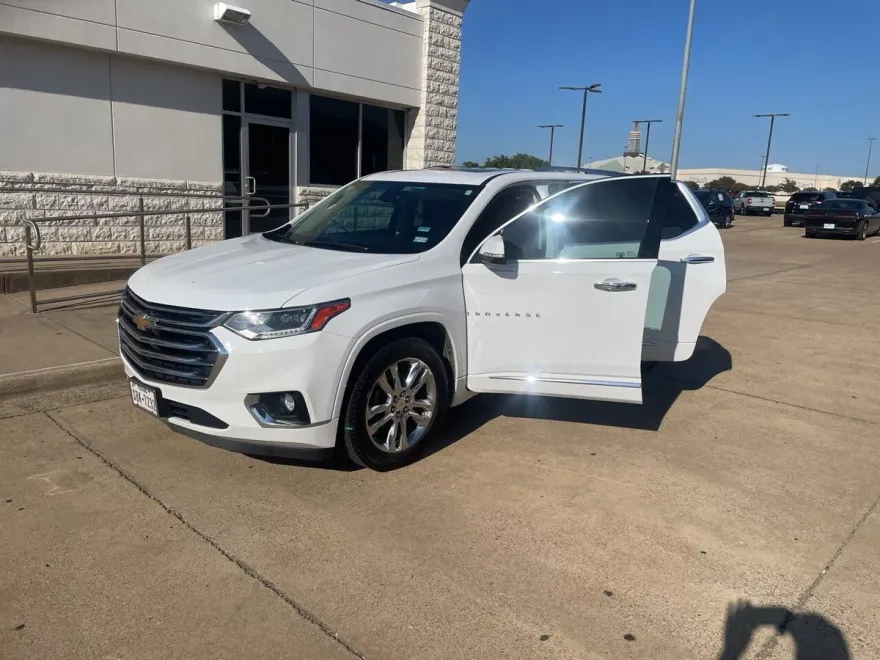 2019 Chevrolet Traverse High Country RS photo 1