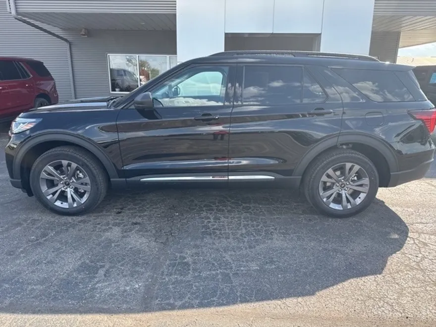 2025 Ford Explorer photo 1