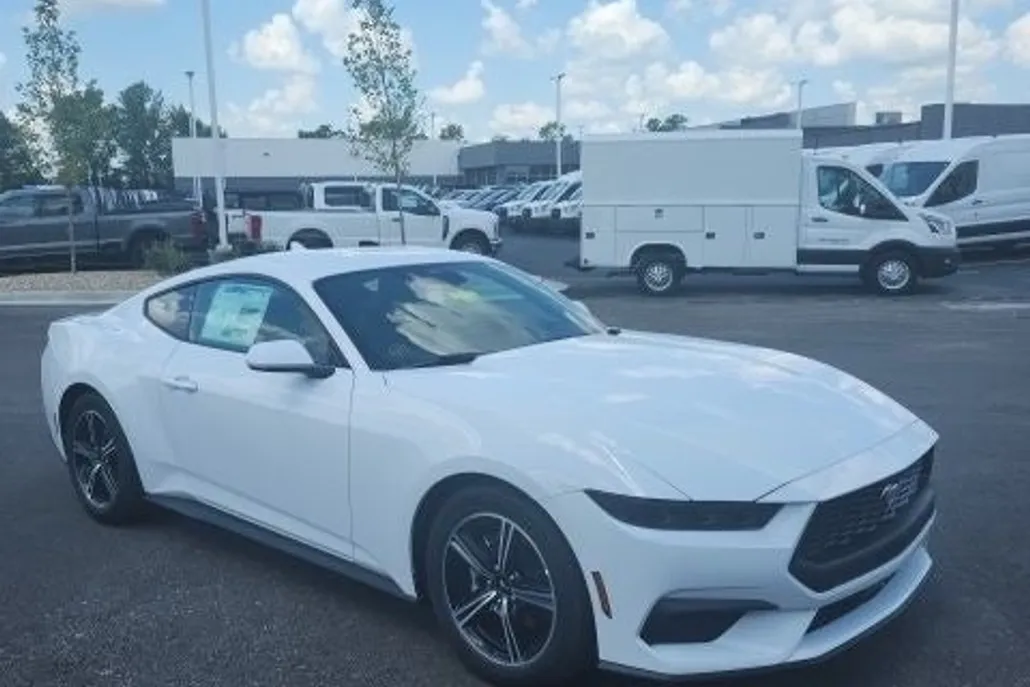 2025 Ford Mustang EcoBoost photo 1