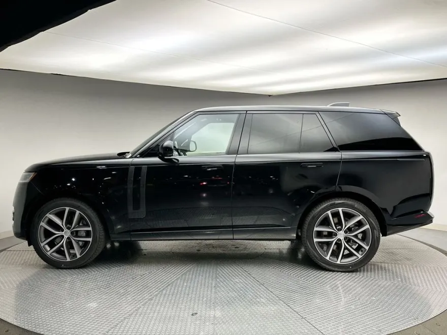 2025 Land Rover Range Rover SE photo 1