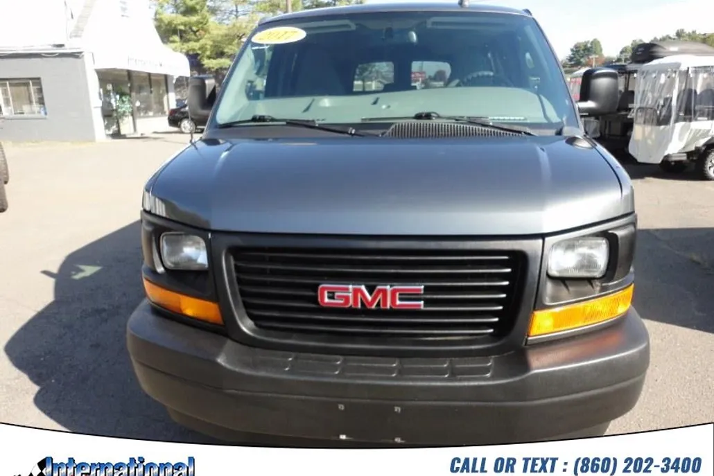 2017 Gmc Savana Passenger LS photo 1