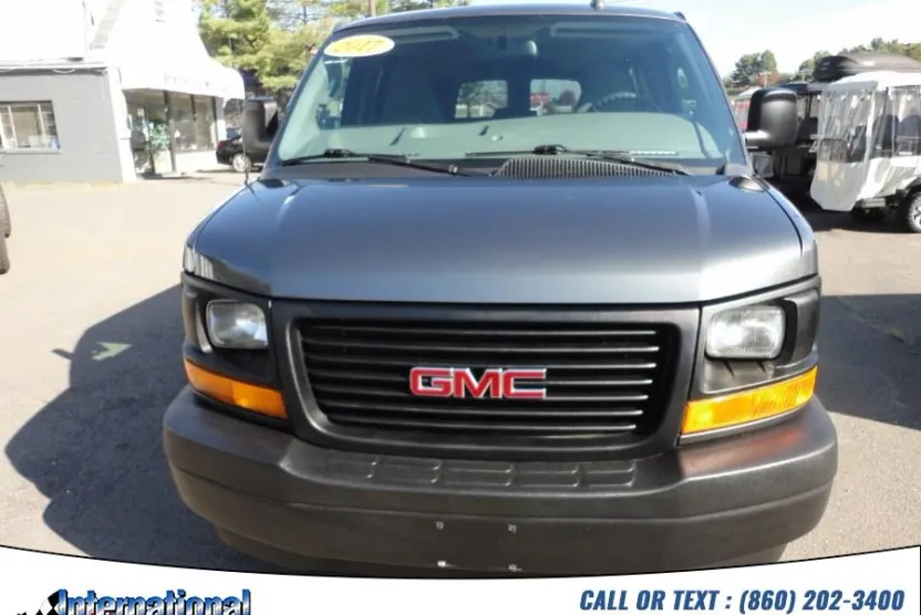2017 Gmc Savana Passenger LS photo 1