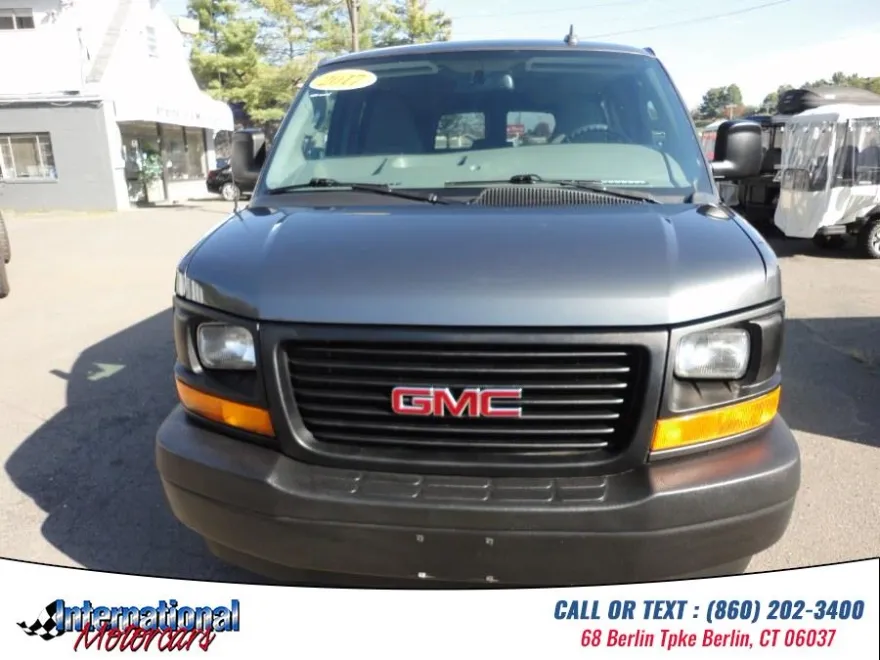 2017 Gmc Savana Passenger LS photo 1