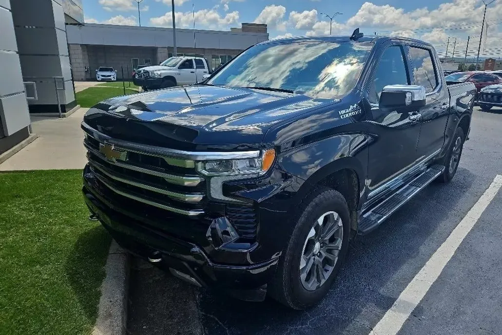 2023 Chevrolet Silverado 1500 High Country photo 1